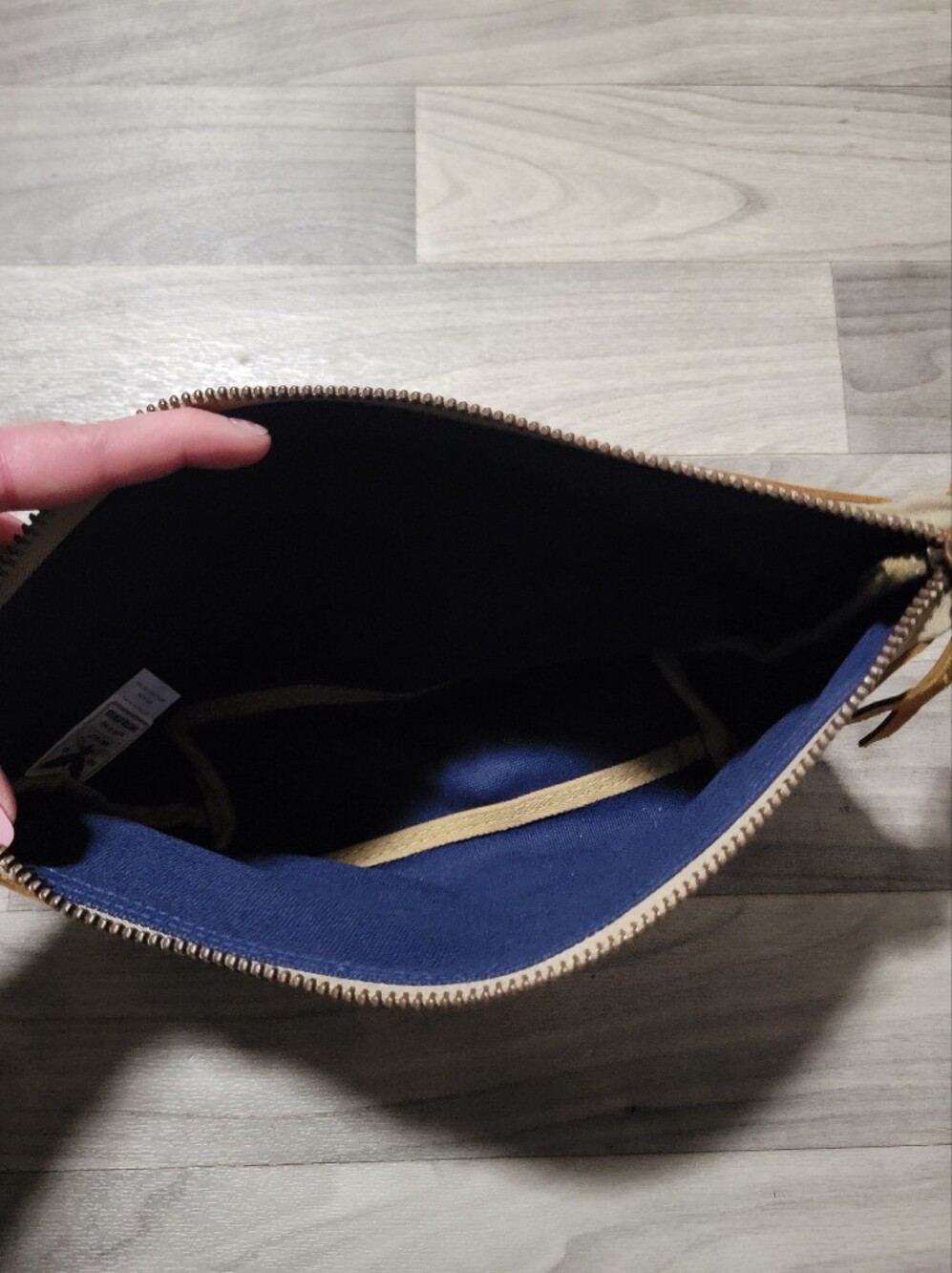 Pendleton Toiletry Bag - Picture 4 of 7